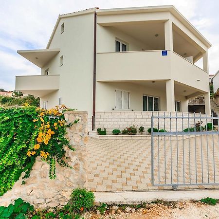 Apartments Rogulj Рогозница Экстерьер фото