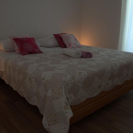 Apartments Rogulj Рогозница Экстерьер фото