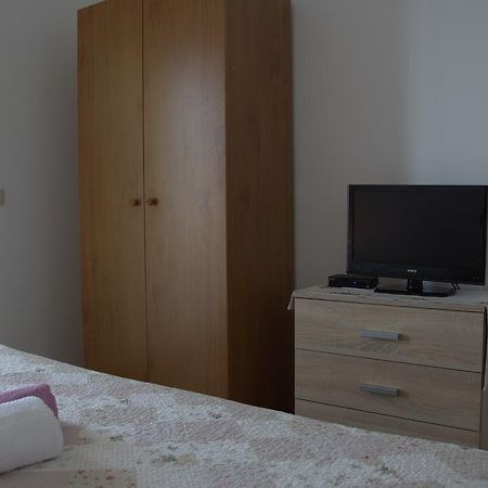 Apartments Rogulj Рогозница Экстерьер фото