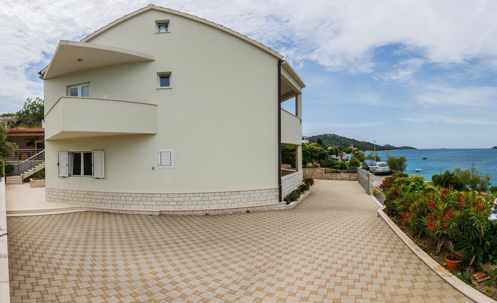 Apartments Rogulj Рогозница Экстерьер фото
