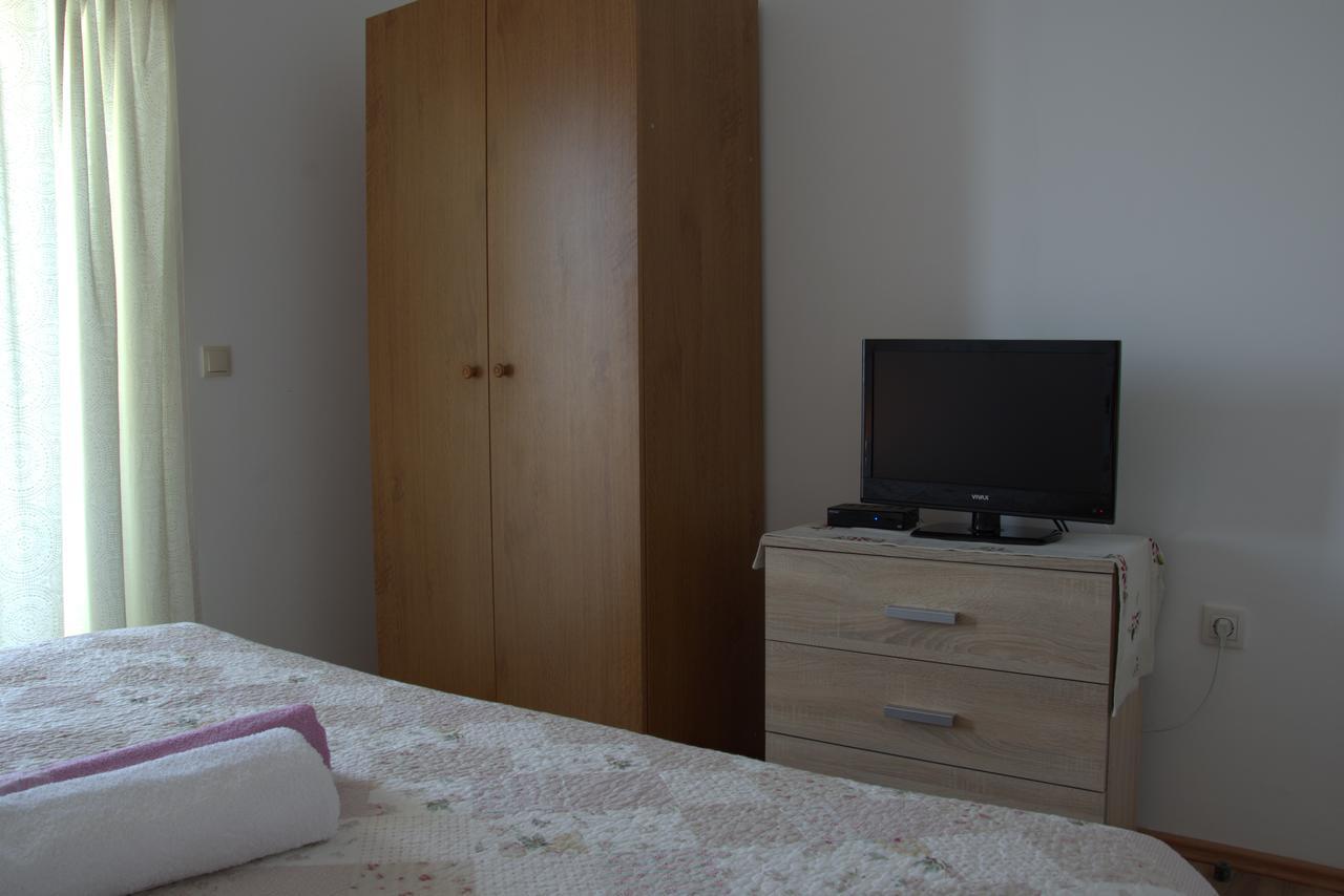 Apartments Rogulj Рогозница Экстерьер фото