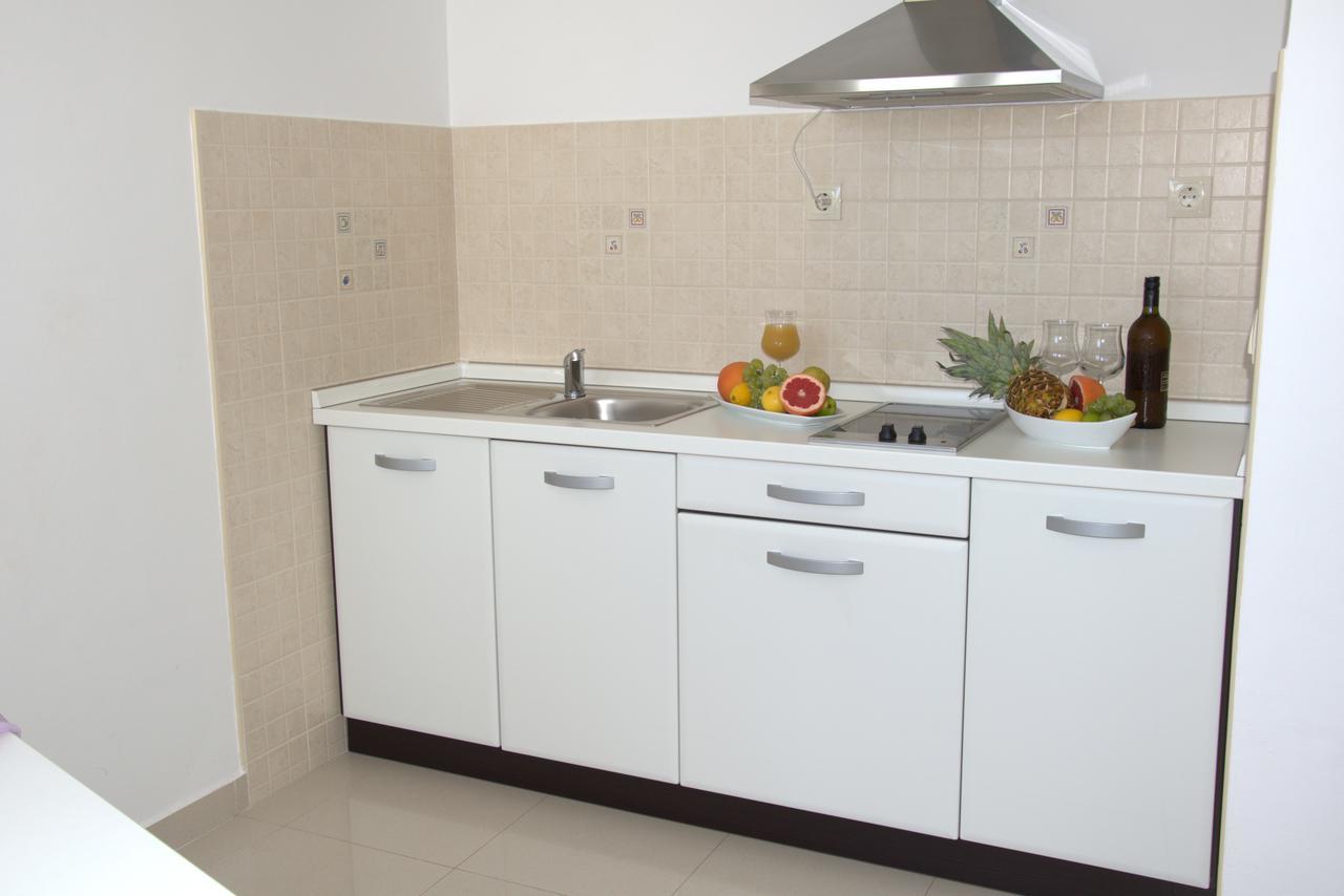 Apartments Rogulj Рогозница Экстерьер фото